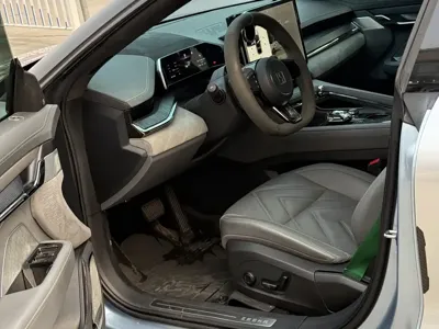 Zeekr 001 2022, 100000 км, за 19045.1 USD