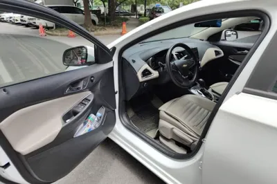 Chevrolet Cruze 2015, 90800 км, за 5154 USD - фото 19