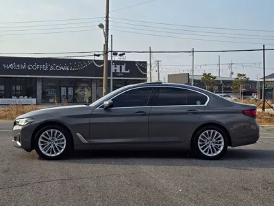 BMW 5-Series 2022, 57000 км, за 22084.7 USD