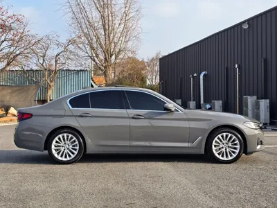BMW 5-Series 2022, 57000 км, за 22084.7 USD