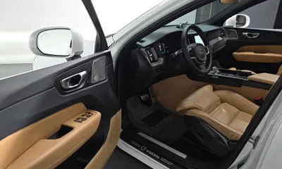 Volvo XC60 2023, 29579 км, за 30523.83 USD - фото 12