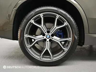 BMW X5 2025, 4995 км, за 84443.84 USD