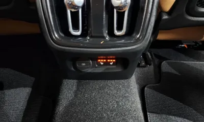 Volvo XC40 2021, 87798 км, за 18045.16 USD - фото 35