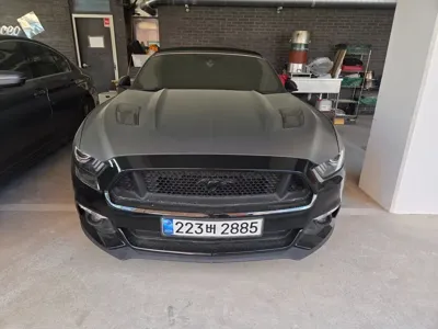 Ford Mustang · 2017 год