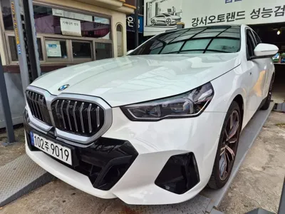 BMW 5-Series 2024, 12955 км, за 47882.76 USD