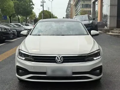 Volkswagen Lamando 2022, 42100 км, за 9755.55 USD