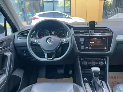 Volkswagen Tiguan L 2019, 72000 км, за 9564.26 USD - фото 10