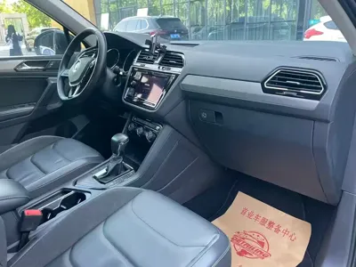 Volkswagen Tiguan L 2019, 72000 км, за 9564.26 USD - фото 11