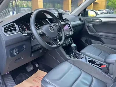 Volkswagen Tiguan L 2019, 72000 км, за 9564.26 USD - фото 12