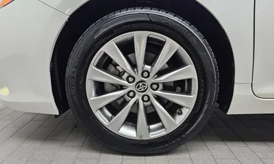 Toyota Camry 2015, 68663 км, за 7601.8 USD