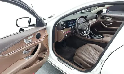 Mercedes-Benz E-Class 2017, 53902 км, за 19218.25 USD - фото 11