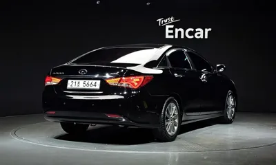 Hyundai Sonata 2013, 160137 км, за 2620.86 USD