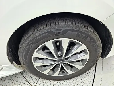 Kia Canival 2015, 79000 км, за 7220.69 USD