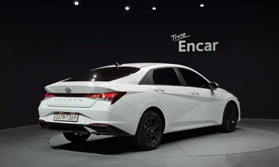 Hyundai Avante 2023, 80699 км, за 9556 USD