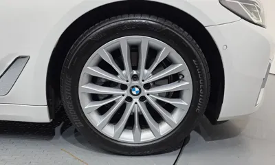 BMW 5-Series 2023, 31956 км, за 22427.35 USD