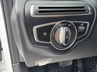 Mercedes-Benz C-Class 2020, 49000 км, за 20305.67 USD - фото 19