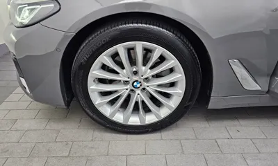 BMW 5-Series 2022, 69143 км, за 21136.93 USD