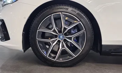 BMW i5 2025, 35649 км, за 45581.8 USD