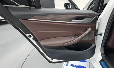 BMW 5-Series 2021, 38806 км, за 22297.33 USD - фото 25