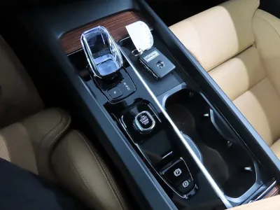 Volvo V60 2026, 1229 км, за 33827.77 USD - фото 9