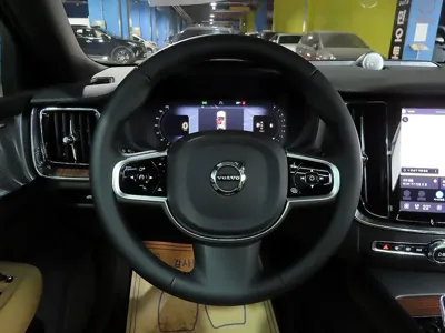 Volvo V60 2026, 1229 км, за 33827.77 USD - фото 15