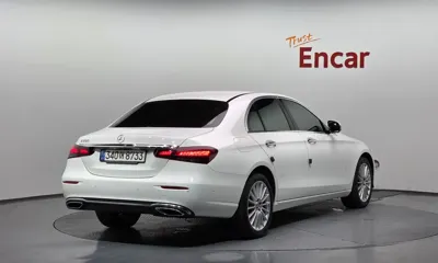 Mercedes-Benz E-Class 2022, 31977 км, за 26847.84 USD