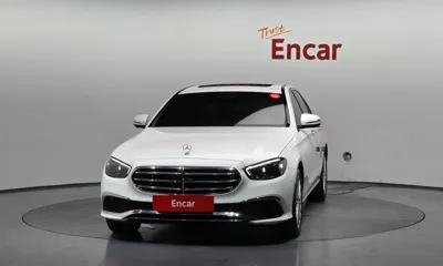 Mercedes-Benz E-Class 2022, 31977 км, за 26847.84 USD