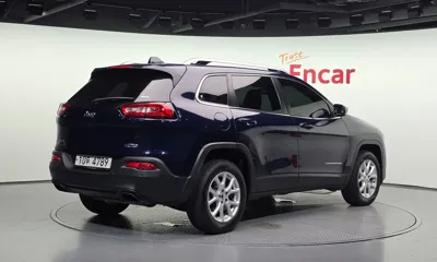 Jeep Cherokee 2016, 131101 км, за 4588.42 USD