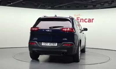 Jeep Cherokee 2016, 131101 км, за 4588.42 USD