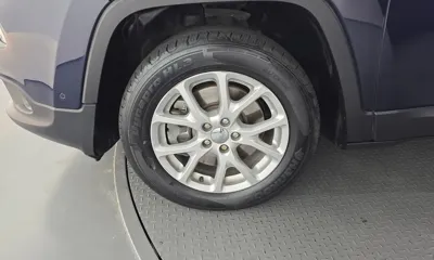 Jeep Cherokee 2016, 131101 км, за 4588.42 USD