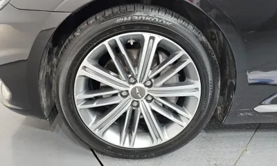 Genesis G80 2019, 176513 км, за 9184.01 USD