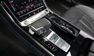 Audi A8 2021, 149577 км, за 35053.17 USD - фото 9