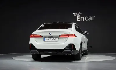 BMW 5-Series 2026, 4052 км, за 52154.98 USD