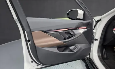 BMW 5-Series 2026, 4052 км, за 52154.98 USD - фото 24
