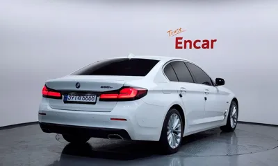 BMW 5-Series 2022, 66232 км, за 25041.29 USD
