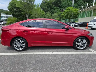 Hyundai Avante 2018, 99440 км, за 6498.62 USD