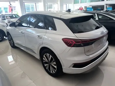 Audi Q4 e-tron 2024, 34900 км, за 20259.87 USD