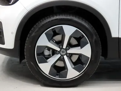 Volvo XC40 2026, 1445 км, за 28882.76 USD