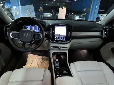 Volvo XC40 2026, 1445 км, за 28651.42 USD - фото 7