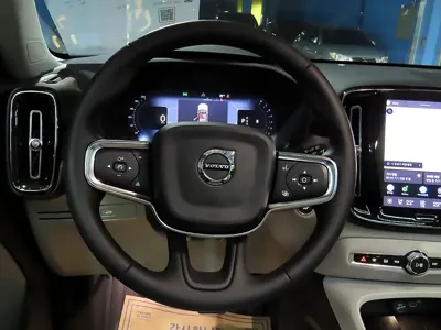Volvo XC40 2026, 1445 км, за 28651.42 USD - фото 14