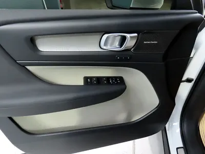 Volvo XC40 2026, 1445 км, за 28651.42 USD - фото 20