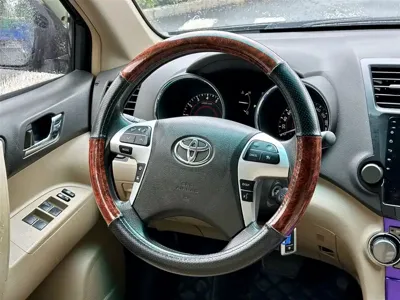 Toyota Highlander 2012, 130000 км, за 4384.85 USD