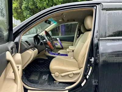 Toyota Highlander 2012, 130000 км, за 4384.85 USD