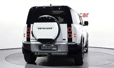 Land Rover Defender 2023, 48312 км, за 53761.32 USD