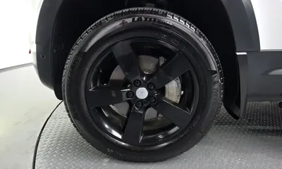 Land Rover Defender 2023, 48312 км, за 53761.32 USD