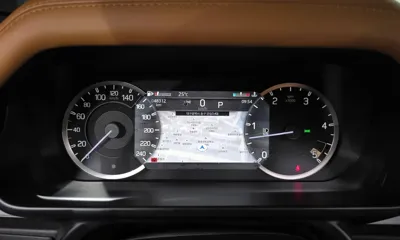 Land Rover Defender 2023, 48312 км, за 53761.32 USD - фото 8