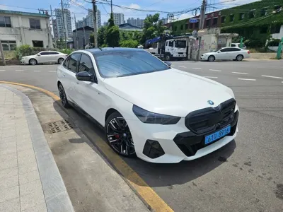 BMW i5 2024, 61000 км, за 42605.46 USD - фото 2