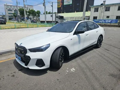 BMW i5 2024, 61000 км, за 42605.46 USD - фото 3