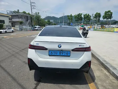 BMW i5 2024, 61000 км, за 42605.46 USD - фото 6
