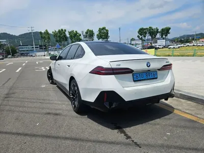 BMW i5 2024, 61000 км, за 42605.46 USD - фото 7